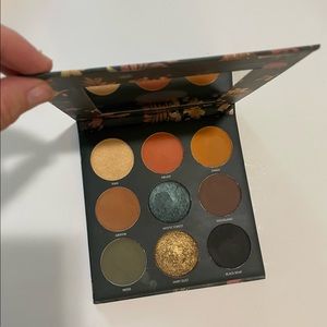 Estate Mystic Forest eyeshadow Palette